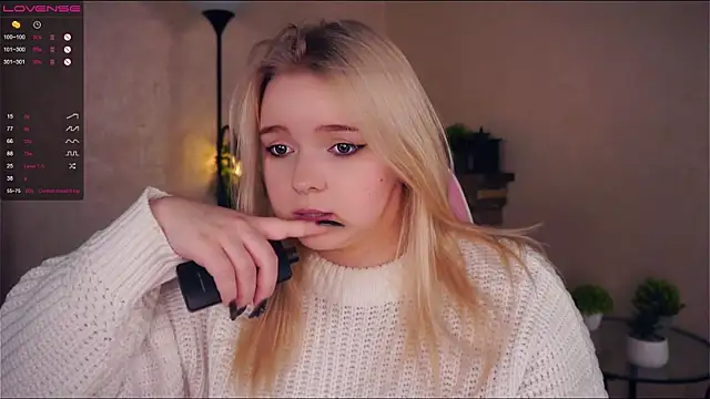 Snapshot of ZaraCreedon chatting on 11, 3, 2025 ZaraCreedon online show from 11, 3, 2025