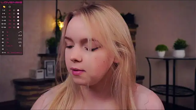 Snapshot of ZaraCreedon chatting on 11, 3, 2025 ZaraCreedon online show from 11, 3, 2025