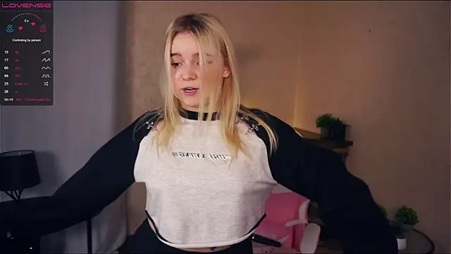 Snapshot of ZaraCreedon chatting on 13, 3, 2025 ZaraCreedon online show from 13, 3, 2025