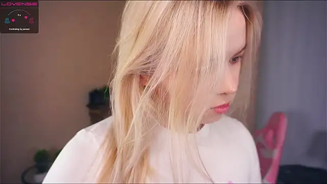 Snapshot of ZaraCreedon chatting on 19, 3, 2025 ZaraCreedon online show from 19, 3, 2025