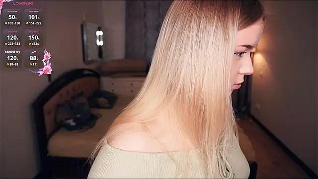 Snapshot of ZaraCreedon chatting on 12, 9, 2025 ZaraCreedon online show from 12, 9, 2025