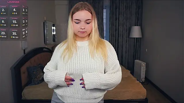 Snapshot of ZaraCreedon chatting on 8, 10, 2025 ZaraCreedon online show from 8, 10, 2025