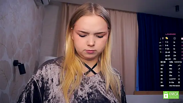 Snapshot of ZaraCreedon chatting on 17, 11, 2025 ZaraCreedon online show from 17, 11, 2025