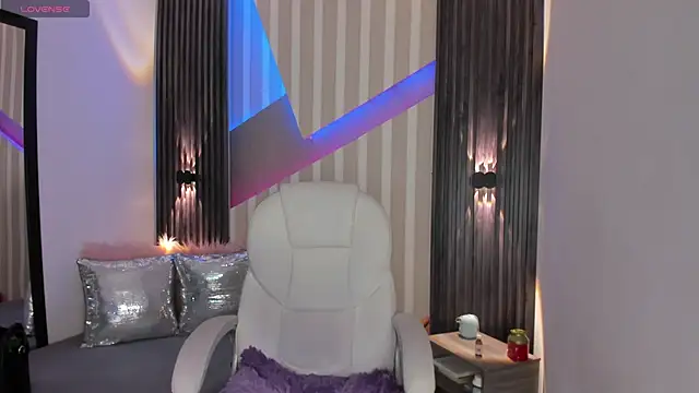 Snapshot of emily_layton chatting on 24, 1, 2025 emily layton online show from 24, 1, 2025