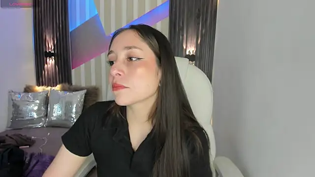 Snapshot of emily_layton chatting on 3, 2, 2025 emily layton online show from 3, 2, 2025