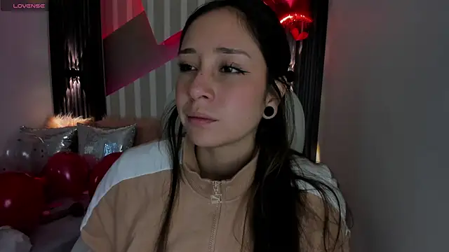 Snapshot of emily_layton chatting on 25, 2, 2025 emily layton online show from 25, 2, 2025