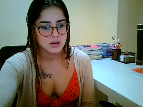 Snapshot of maliamiller chatting on 28, 9, 2025 maliamiller online show from 28, 9, 2025