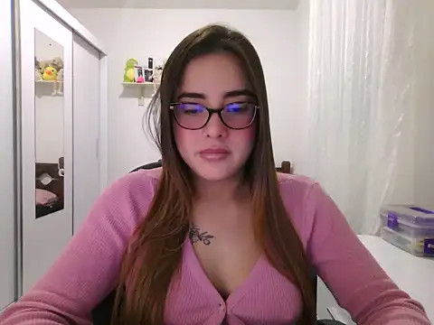 Snapshot of maliamiller chatting on 14, 7, 2026 maliamiller online show from 14, 7, 2026
