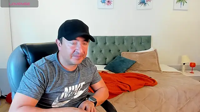 Snapshot of Sam_and_molly_ chatting on 1, 2, 2025 Sam and molly  online show from 1, 2, 2025