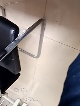 Snapshot of huzi518 chatting on 30, 10, 2025 huzi518 online show from 30, 10, 2025