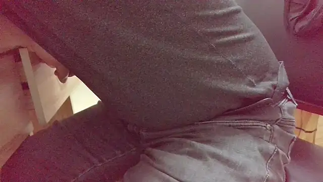 Snapshot of huzi518 chatting on 7, 11, 2025 huzi518 online show from 7, 11, 2025