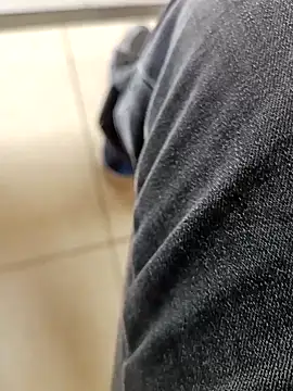 Snapshot of huzi518 chatting on 1, 12, 2025 huzi518 online show from 1, 12, 2025