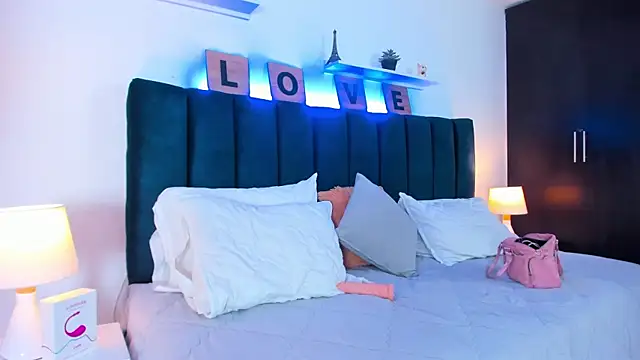 Mia brunette26 online show from 21, 1, 2025