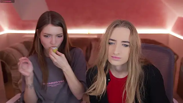 Snapshot of Michelle_054 chatting on 4, 3, 2025 Michelle 054 online show from 4, 3, 2025