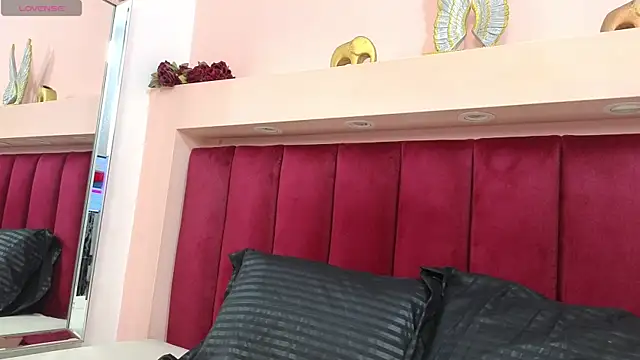 Snapshot of JESSYCORTES chatting on 8, 2, 2025 JESSYCORTES online show from 8, 2, 2025