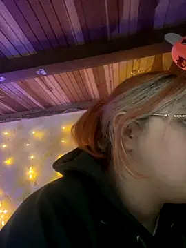 SophiaWeestt99 online show from 20, 11, 2025