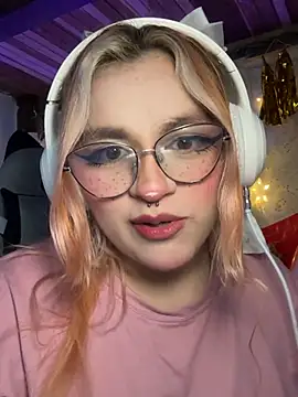 Snapshot of SophiaWeestt99 chatting on 6, 5, 2026 SophiaWeestt99 online show from 6, 5, 2026
