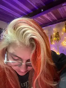 Snapshot of SophiaWeestt99 chatting on 20, 5, 2026 SophiaWeestt99 online show from 20, 5, 2026