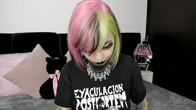 Snapshot of NikkiRamone chatting on 23, 1, 2025 NikkiRamone online show from 23, 1, 2025