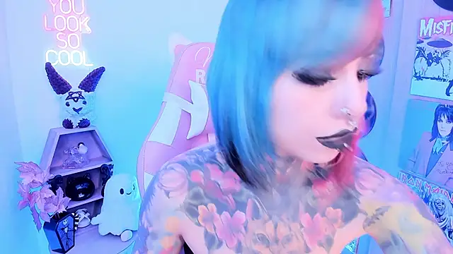 Snapshot of NikkiRamone chatting on 27, 11, 2025 NikkiRamone online show from 27, 11, 2025