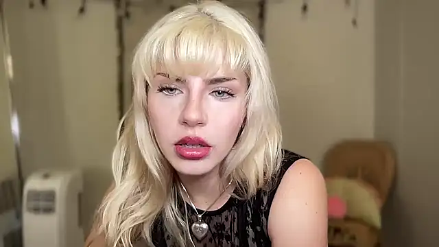 Snapshot of SirenitySirenxx chatting on 19, 3, 2025 SirenitySirenxx online show from 19, 3, 2025