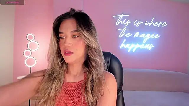 RebeccaHudson online show from 12, 3, 2025