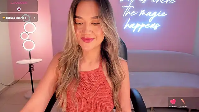 RebeccaHudson online show from 12, 3, 2025