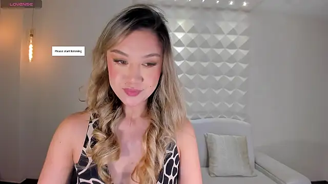 Snapshot of RebeccaHudson chatting on 3, 5, 2026 RebeccaHudson online show from 3, 5, 2026