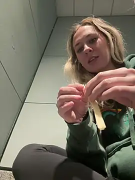 Snapshot of M1ssyk1ssy chatting on 10, 1, 2025 M1ssyk1ssy online show from 10, 1, 2025