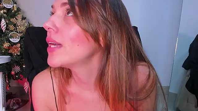 Snapshot of camilawm19 chatting on 23, 12, 2024 camilawm19 online show from 23, 12, 2024