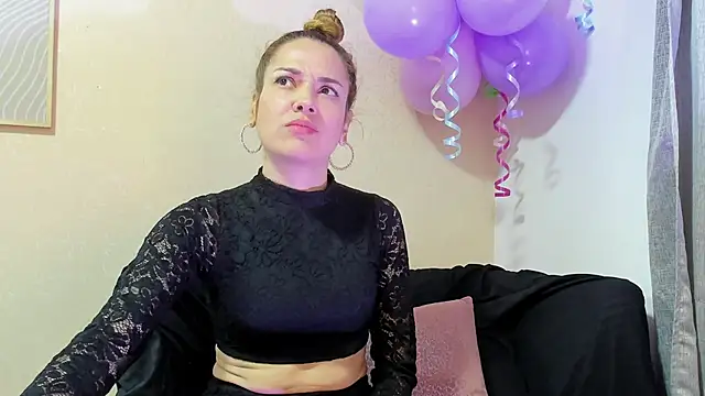 Snapshot of camilawm19 chatting on 20, 3, 2025 camilawm19 online show from 20, 3, 2025