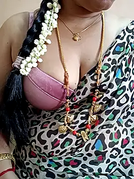 Snapshot of gaurika18 chatting on 5, 3, 2025 gaurika18 online show from 5, 3, 2025