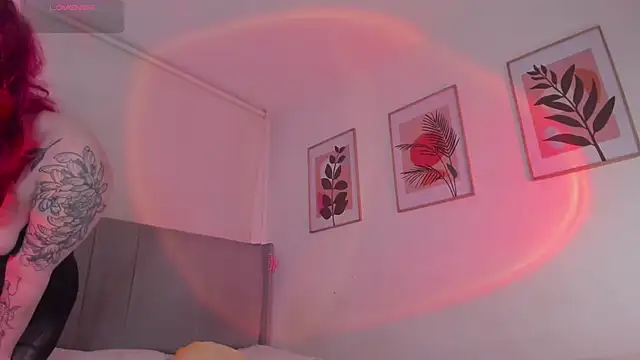 Whitekitty-exe online show from 6, 1, 2025