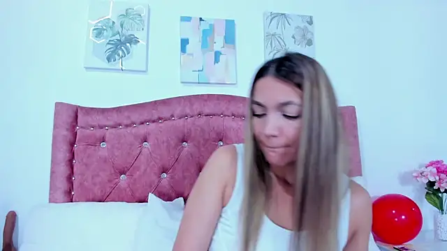 Snapshot of Mia_Malkovaa_ chatting on 8, 1, 2025 Mia Malkovaa online show from 8, 1, 2025