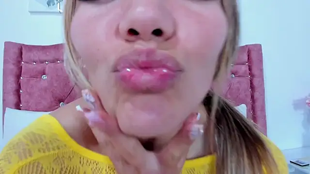 Snapshot of Mia_Malkovaa_ chatting on 11, 1, 2025 Mia Malkovaa online show from 11, 1, 2025