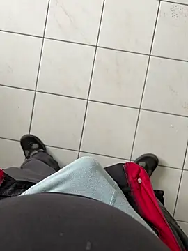 Snapshot of lescoquin2215 chatting on 21, 11, 2025 lescoquin2215 online show from 21, 11, 2025