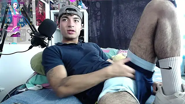 Snapshot of dylan_fun18 chatting on 14, 12, 2025 dylan fun18 online show from 14, 12, 2025