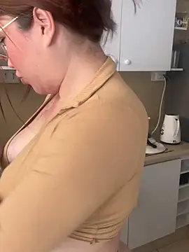 Snapshot of WhiteWomen chatting on 2, 11, 2025 WhiteWomen online show from 2, 11, 2025