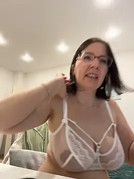 Snapshot of B_Bonya_m chatting on 4, 12, 2025 B Bonya m online show from 4, 12, 2025