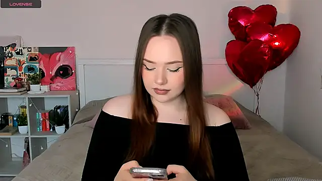 LittleKiitten online show from 18, 6, 2026