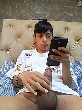Snapshot of danuel23 chatting on 18, 5, 2026 danuel23 online show from 18, 5, 2026