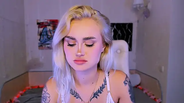 Snapshot of _Ravenaa chatting on 7, 11, 2025 Ravenaa online show from 7, 11, 2025