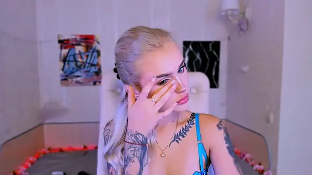 Snapshot of _Ravenaa chatting on 9, 11, 2025 Ravenaa online show from 9, 11, 2025