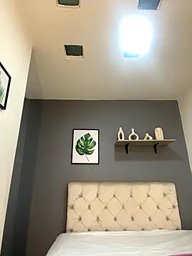 Snapshot of Soe_Lara chatting on 5, 12, 2025 Soe Lara online show from 5, 12, 2025