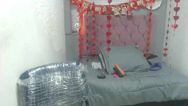 Snapshot of vainillaplaypussy chatting on 19, 2, 2025 vainillaplaypussy online show from 19, 2, 2025
