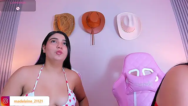 Snapshot of madeleine2112 chatting on 1, 2, 2025 madeleine2112 online show from 1, 2, 2025