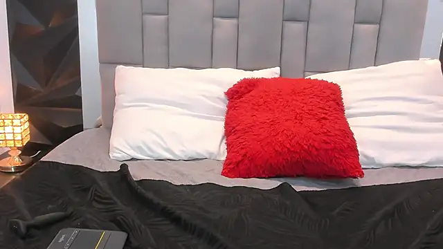 Snapshot of valentinasu1 chatting on 18, 3, 2025 valentinasu1 online show from 18, 3, 2025