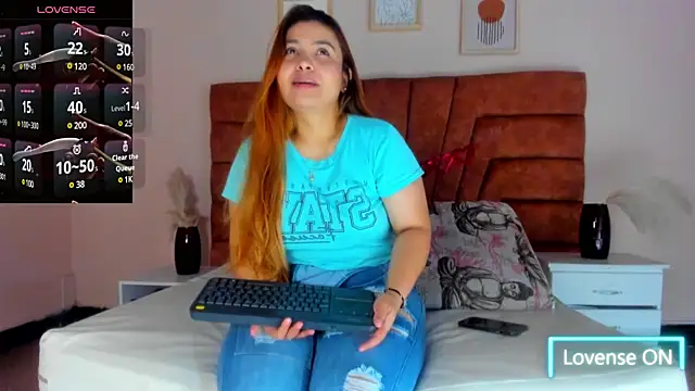 MAHIASMITH13 online show from 15, 2, 2025