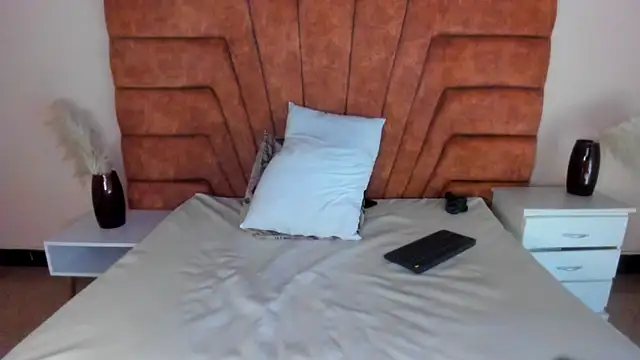 MAHIASMITH13 online show from 10, 3, 2025