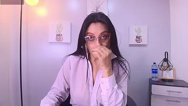 Snapshot of Zuzana21 chatting on 28, 4, 2026 Zuzana21 online show from 28, 4, 2026